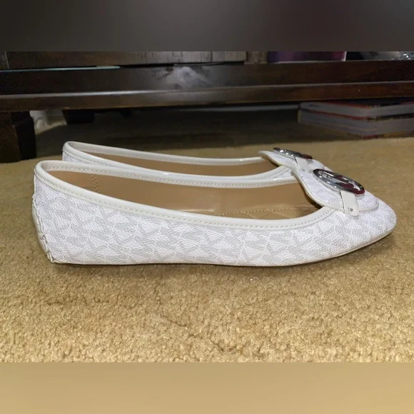 MICHAEL MICHAEL KORS WITHE FLATS. - Picture 3 of 16